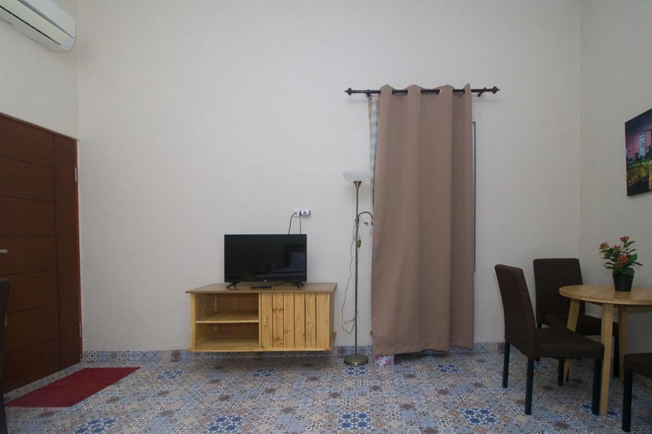 Reddoorz Plus Syariah Near Alun Alun Sampang Sampang  Exteriör bild