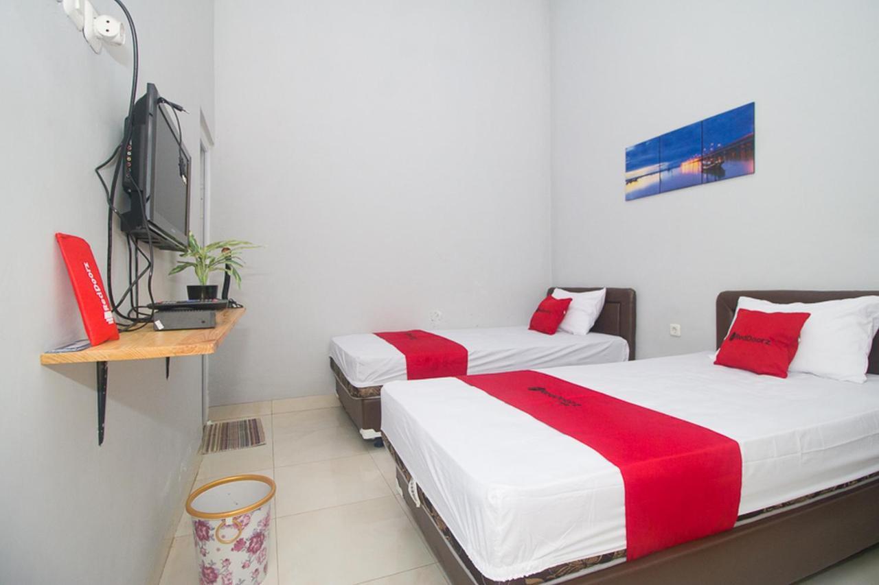 Reddoorz Plus Syariah Near Alun Alun Sampang Sampang  Exteriör bild
