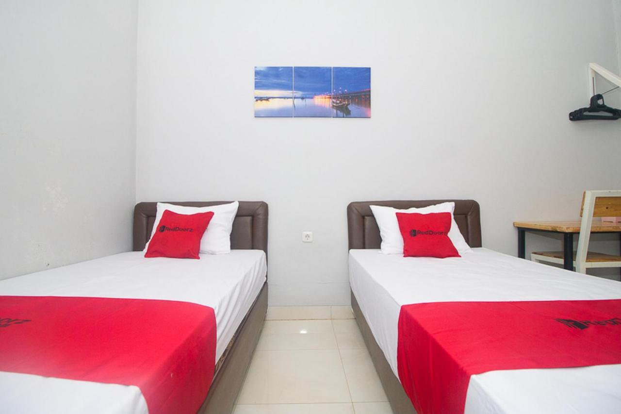 Reddoorz Plus Syariah Near Alun Alun Sampang Sampang  Exteriör bild