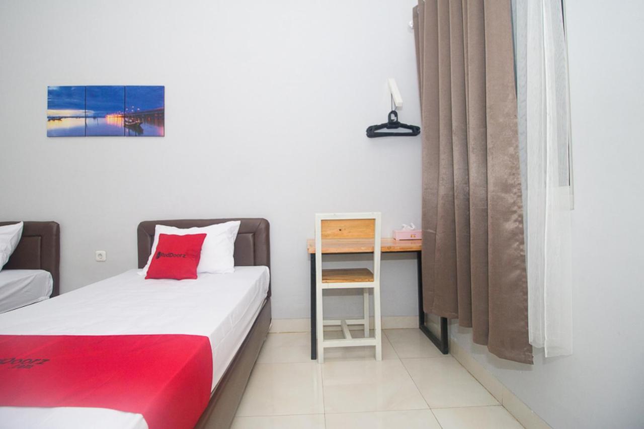 Reddoorz Plus Syariah Near Alun Alun Sampang Sampang  Exteriör bild