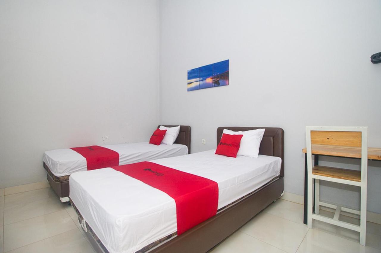 Reddoorz Plus Syariah Near Alun Alun Sampang Sampang  Exteriör bild