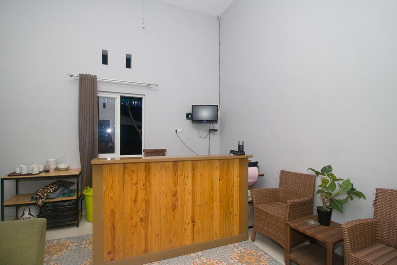 Reddoorz Plus Syariah Near Alun Alun Sampang Sampang  Exteriör bild
