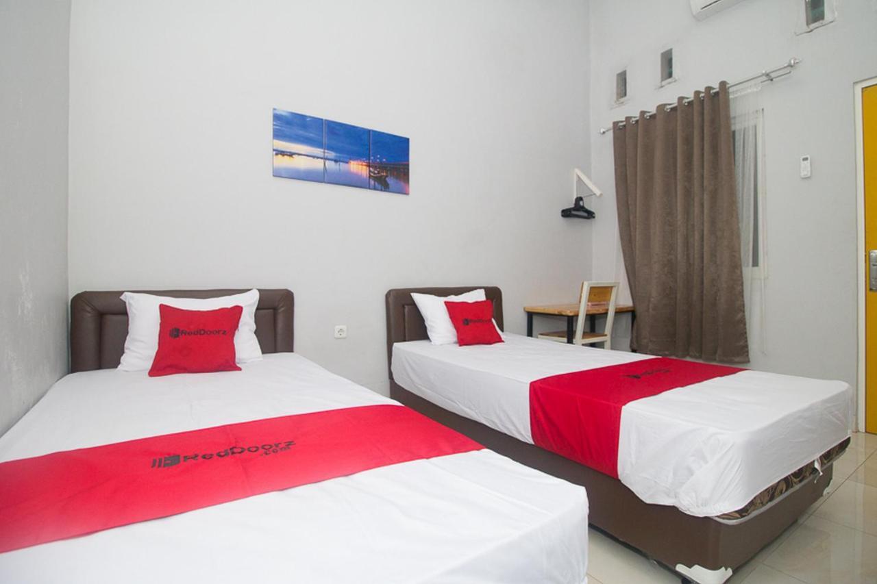 Reddoorz Plus Syariah Near Alun Alun Sampang Sampang  Exteriör bild